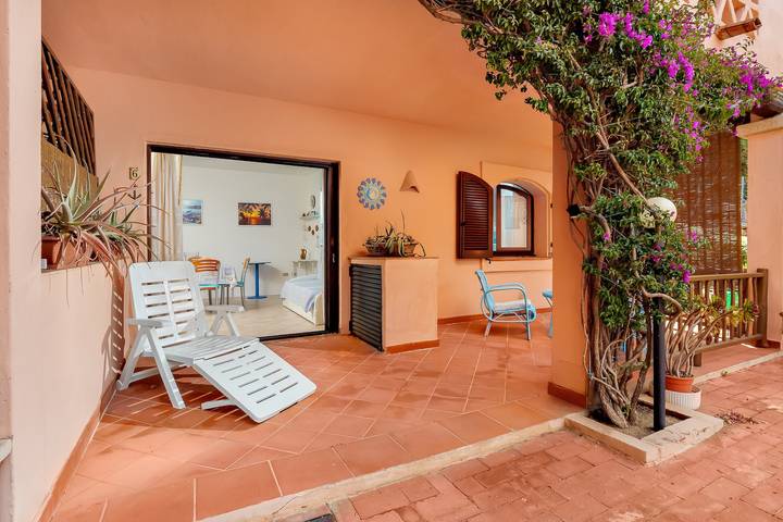 Appartamento intero, Appartamento Casa Turisarda con piscina condivisa, terrazza e aria condizionata in Baja Sardinia, Arzachena