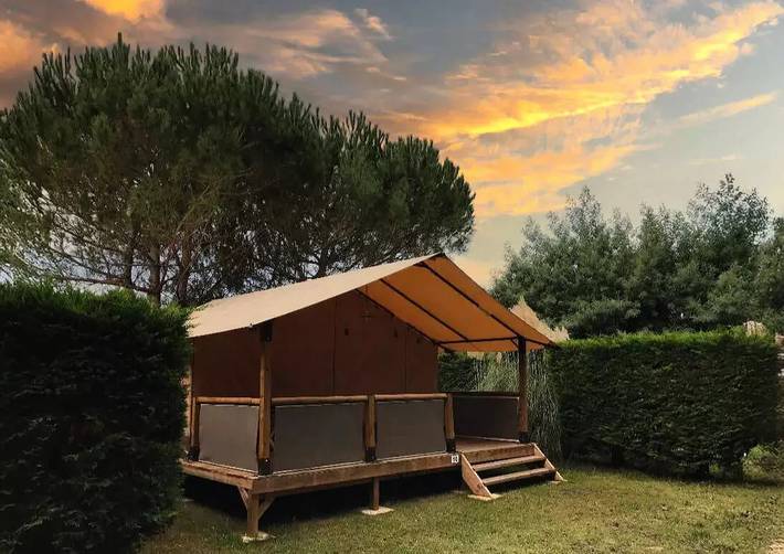 Wohnwagen für 2 Personen, mit Pool und Terrasse in Vendays-Montalivet - 2