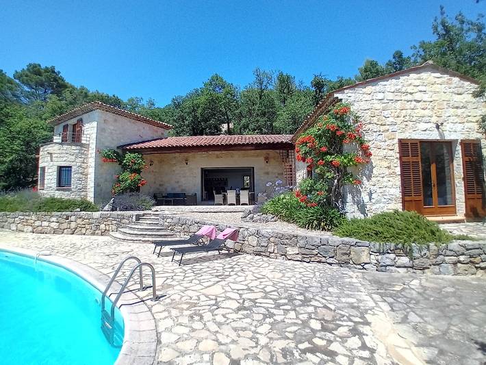 Location de vacances pour 6 personnes, avec jardin ainsi que terrasse et piscine à Callian - 2