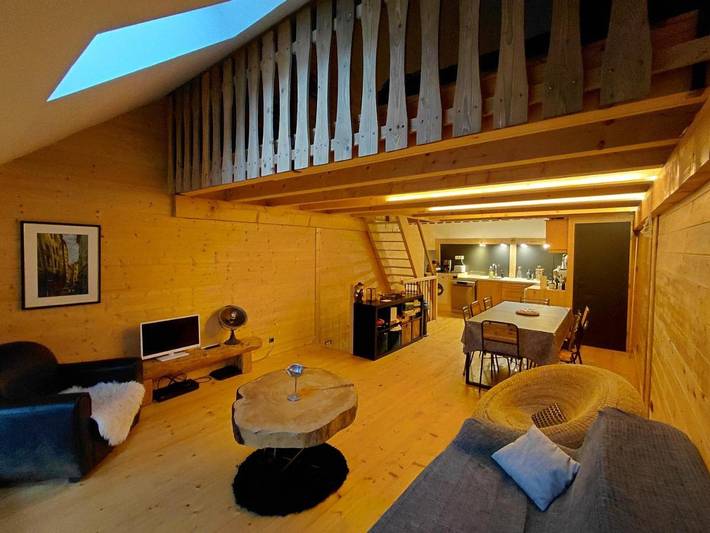 Gîte pour 8 personnes, avec vue ainsi que terrasse et jardin à Seythenex