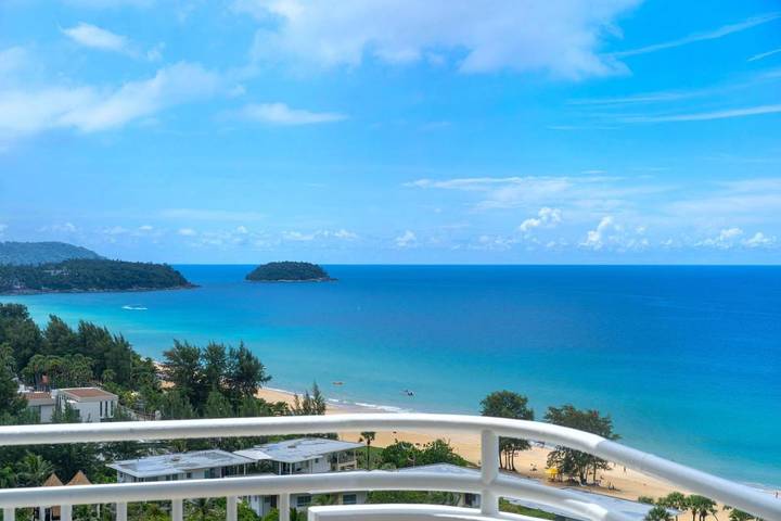 Ferieleilighet for 5 personer, med badebasseng og utsikt i tillegg til terrasse i Karon Beach
