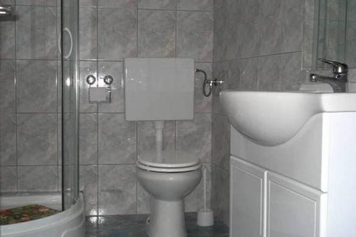 Ganze Wohnung, Ferienwohnung in Preko mit Terrasse, Klimaanlage, W-Lan, Waschmaschine (4568-5) in Plaža Jaz, Poljana