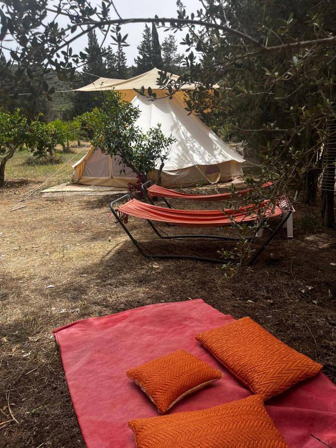 Camping per 4 persone, con giardino e panorama, con animali domestici in Sud della Sardegna