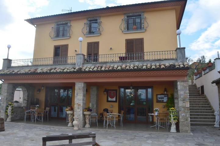 Location de vacances pour 3 personnes, avec Terrasse ainsi que Jardin et Vue à Ariano Irpino - 4