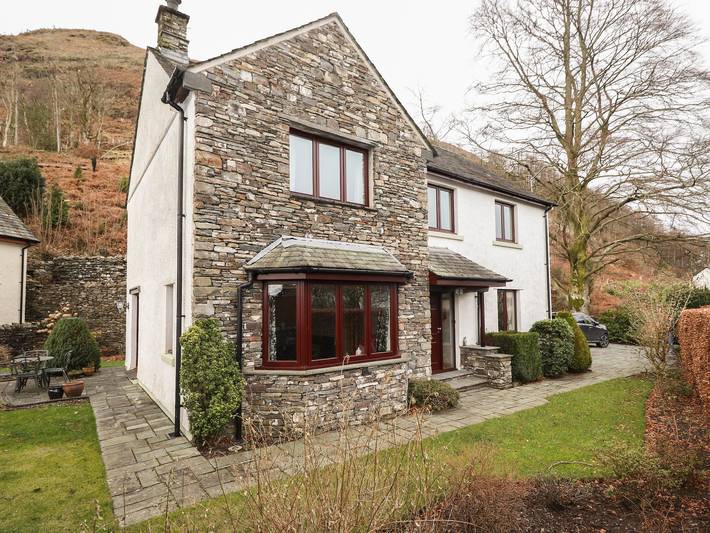 Log cabin for 7 people, with garden, with pets in Bassenthwaite Lake