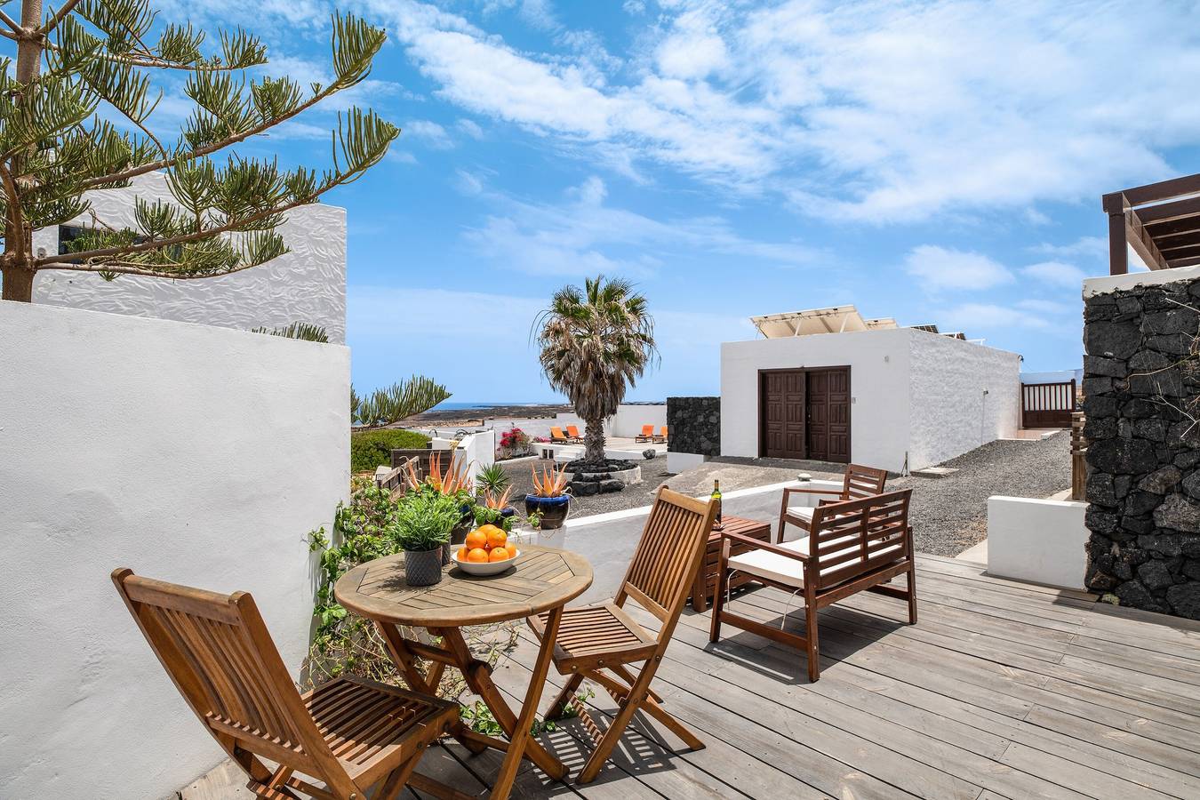 Appartement entier, Appartement de vacances « Playa Marina Eco Bungalow Arrieta » avec vue sur mer, terrasse privée et Wi-Fi in Haría, Lanzarote