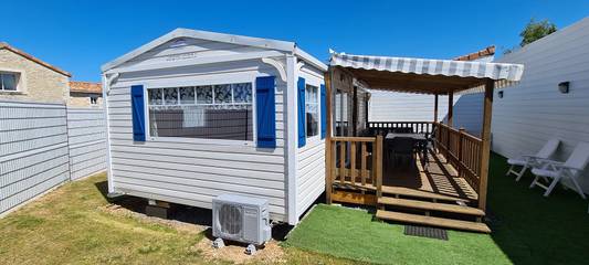 Mobil home pour 4 personnes, avec jardin ainsi que piscine et terrasse à Neuville-de-Poitou
