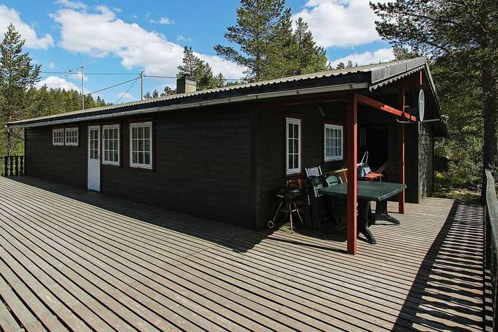 Feriehus for 8 personer, med badebasseng og terrasse i tillegg til sauna, dyr tillatt - 1