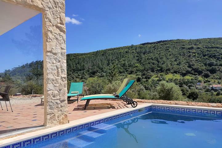 Location de vacances pour 6 personnes, avec terrasse dans São Bartolomeu de Messines