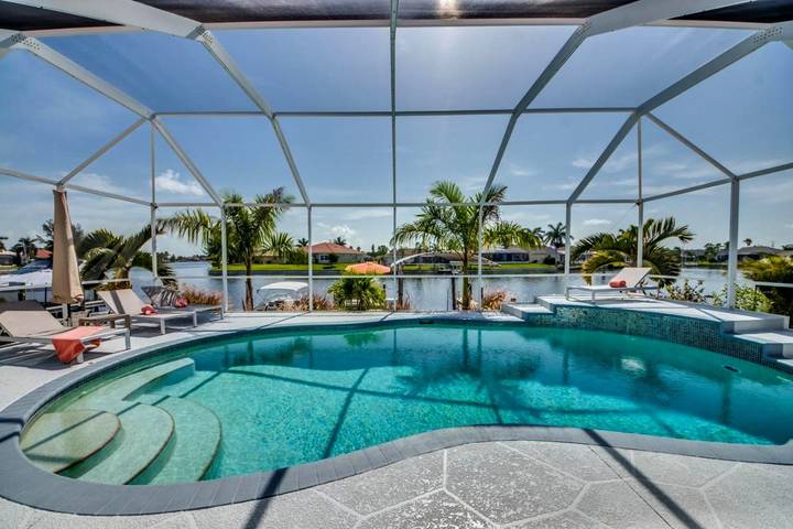 Villa für 8 Personen, mit Ausblick und Garten sowie Pool in Cape Coral