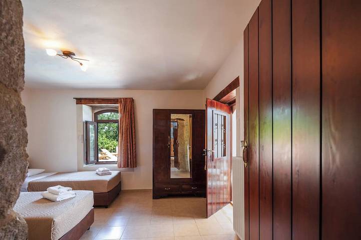 Traditionele villa met 4 slaapkamers, omheind zwembad en fantastische tuinen! in Alfa, Rethymno en omgeving
