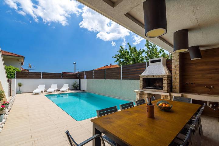 Villa für 10 Personen, mit Pool und Garten in Pula - 2