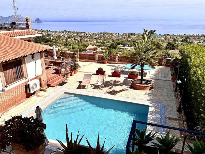 Chalet para 11 personas, con jardín además de piscina y vistas, Se admiten mascotas - 1