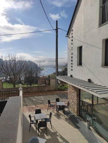Maison d’hôte pour 2 personnes, avec vue ainsi que vue sur le lac et terrasse à Portomarín
