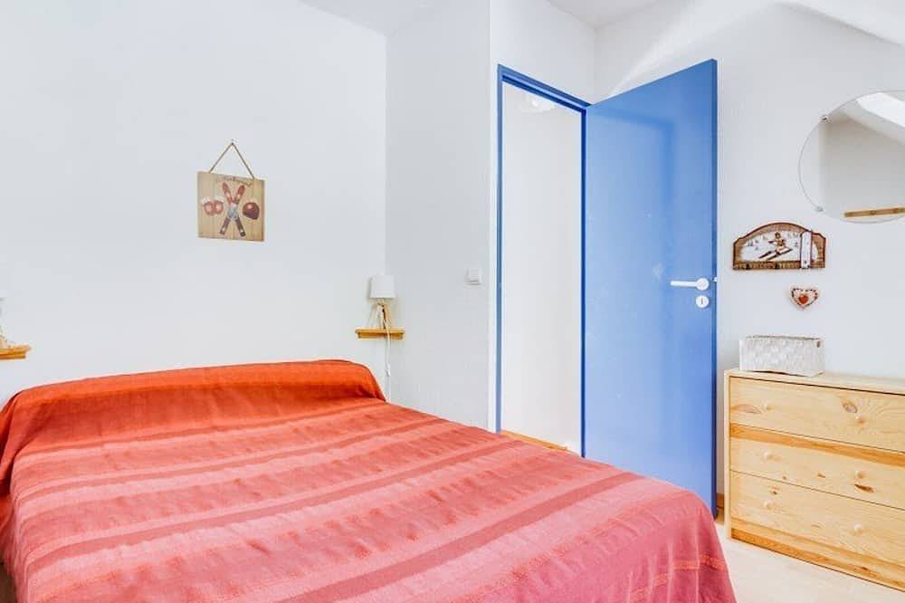 Entire apartment, Duplex T3 with balcony, 2 br, 6 pers, parking in Esquièze-Sère, Pyrenees National Park
