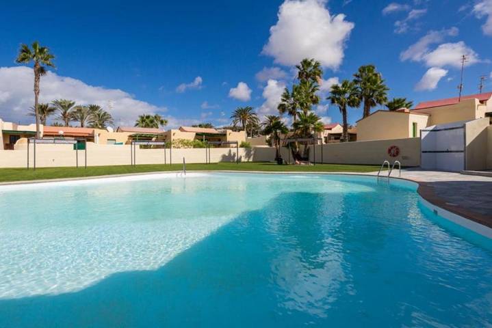 Bungalow para 7 personas, con terraza y piscina en Costa Calma
