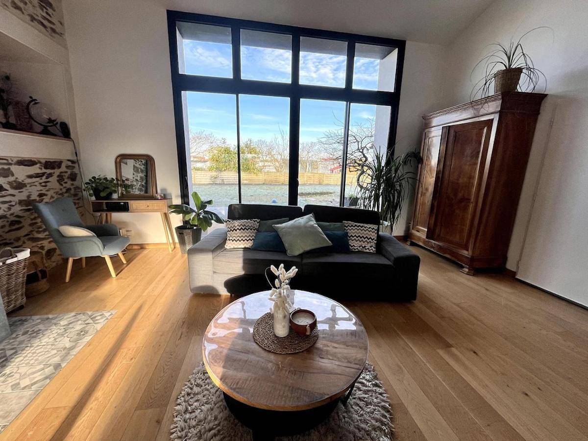 Four-Bedroom House in Divatte-sur-Loire, Région de Nantes