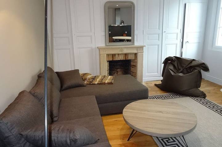 Apartamento entero, Suite familiar de concesión de F3 en el corazón de Chartres 55m2 2 dormitorios, estacionamiento in Chartres, Región de Chartres