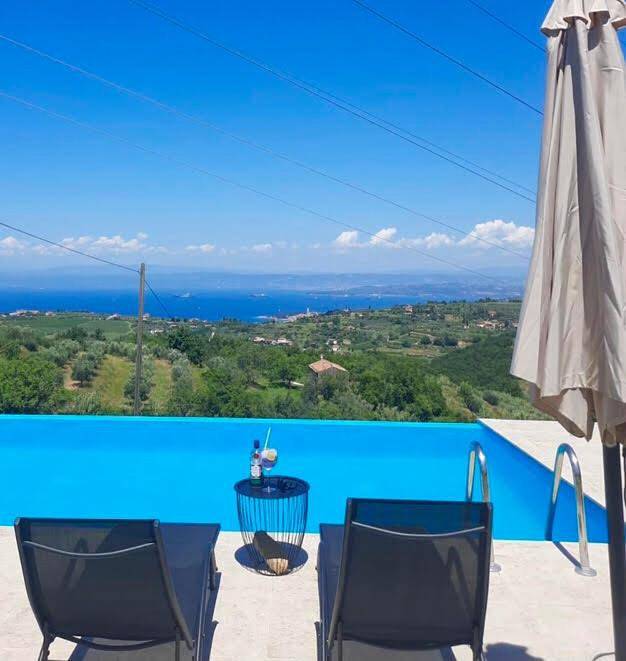 Ferienwohnung für 2 Personen, mit Ausblick und Garten sowie Pool in Izola