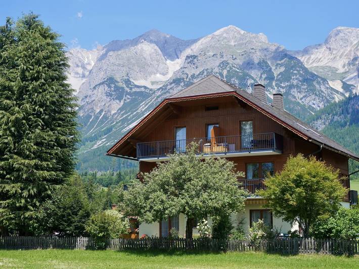 Ferienwohnung für 2 Personen, mit Balkon und Terrasse sowie Garten in Ramsau am Dachstein