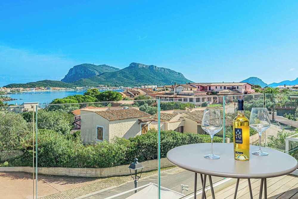 Villa Solea – moderne Villa mit Pool und Meerblick in Golfo Aranci in Spiaggia di Baia Caddinas, Golfo Aranci