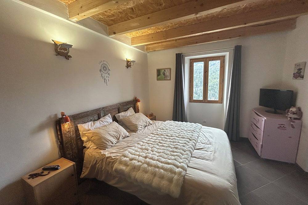 Cosy village house in Jausiers, Nationalpark Mercantour