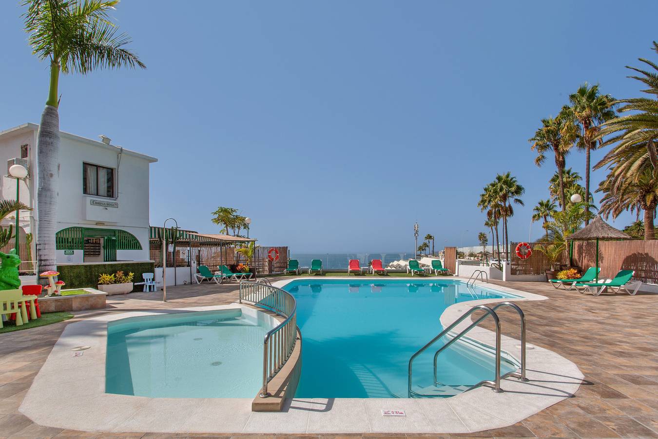 Apartamento entero, Apartamento Vacacional 'Corona Rosa' con Vista a la Montaña, Piscina Compartida y Wi-Fi in Mogán, Gran Canaria Sur