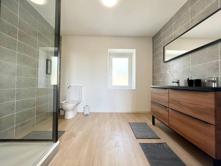 Location de vacances pour 8 personnes, avec terrasse à Avanton - 2