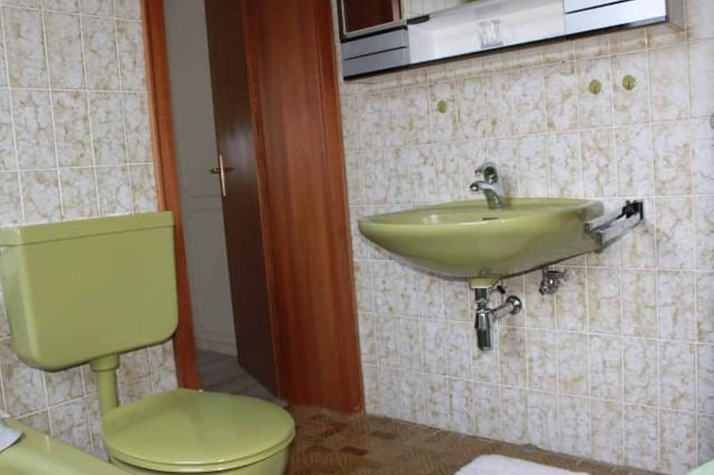 Ganze Wohnung, 2-Bett/Fewo, Dusche und Bad, Wc, 1 Schlafräume - Ferienwohnung Altgeld in Westerburg, Westerburg & Umgebung