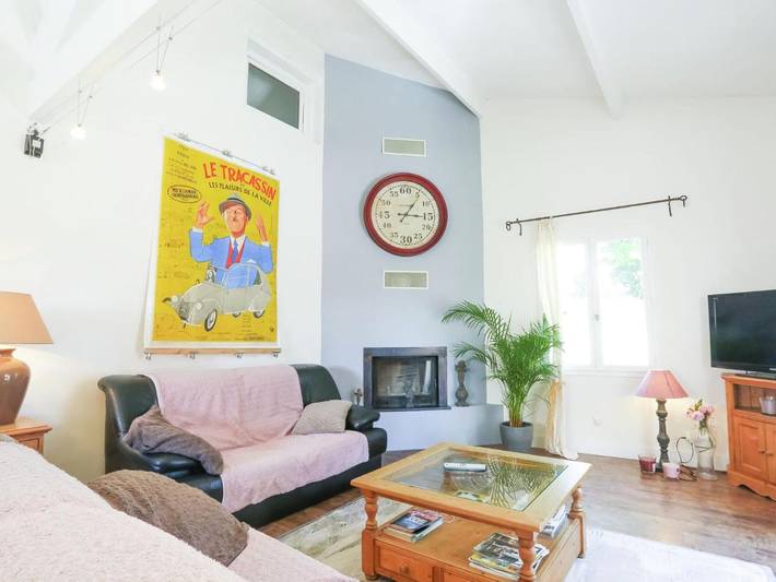 Location de vacances pour 6 personnes, avec jardin ainsi que terrasse et piscine à Buisson - 2