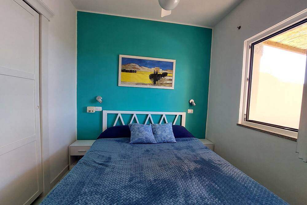 Appartement entier, Appartement avec terrasse vue mer dans un village touristique près d'Isola Rossa in Canneddi, Trinità d'Agultu e Vignola