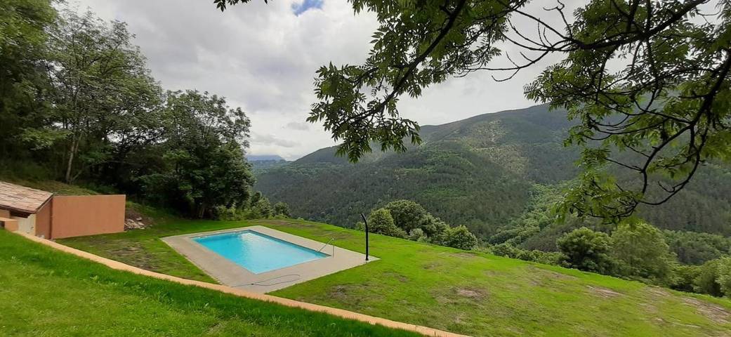 Casa rural con piscina para 9 personas, con terraza y jardín además de piscina y vistas, Se admiten mascotas en Ripollès - 3
