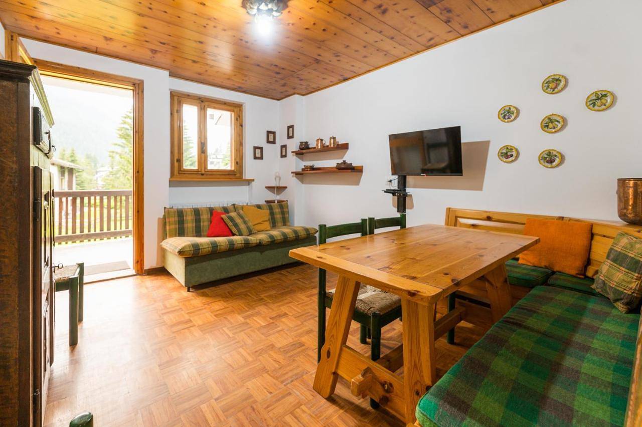 Appartement entier, Chez Umbus, centrale e immerso nel verde, grande terrazzo in Champoluc, Ayas