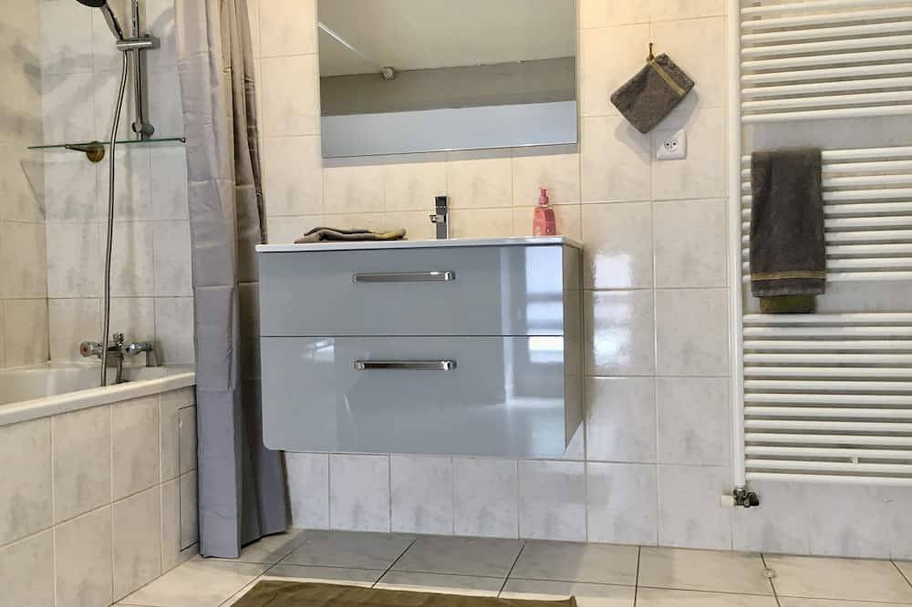 Ganze Wohnung, Grosszügige charmante Ferienwohnung in Cluny, Mâcon und Umgebung