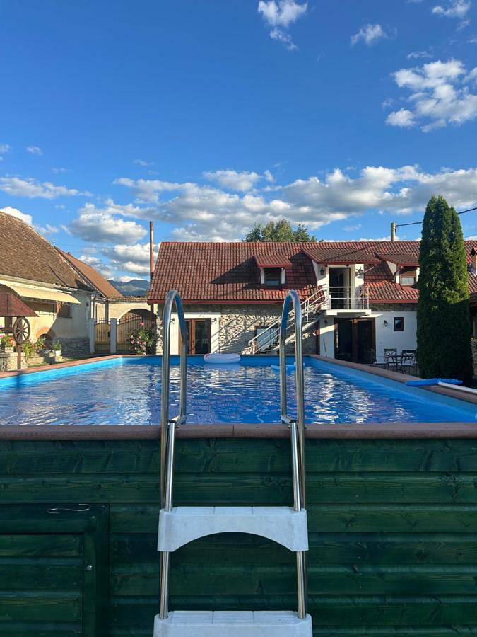 Maison d’hôte pour 2 personnes, avec jardin ainsi que vue et piscine dans Porumbacu de Sus