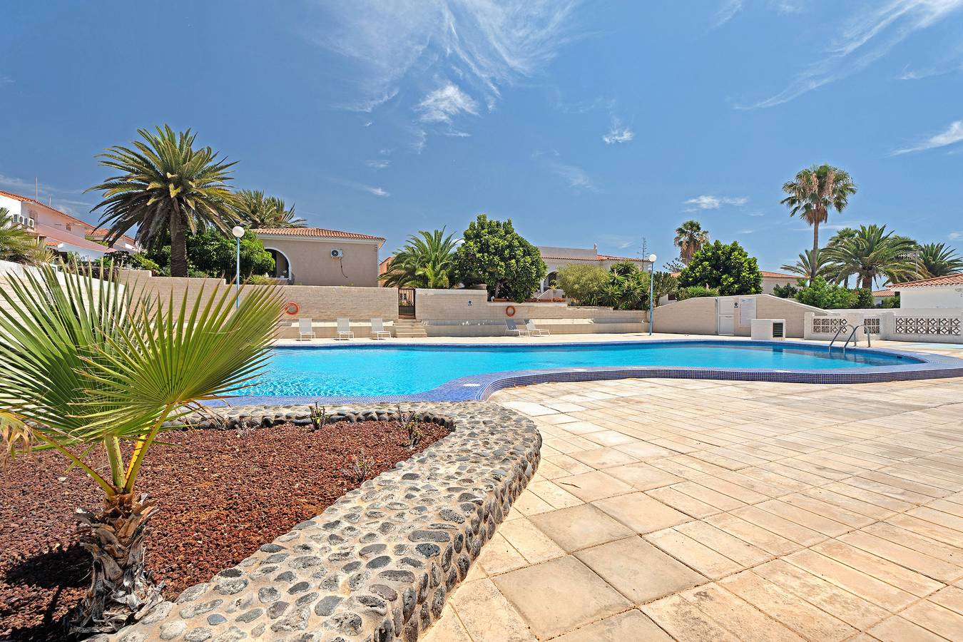 Apartamento entero, Precioso apartamento en Costa Silencio con piscina, Wi-Fi, jardín y terraza in Costa del Silencio, Arona 