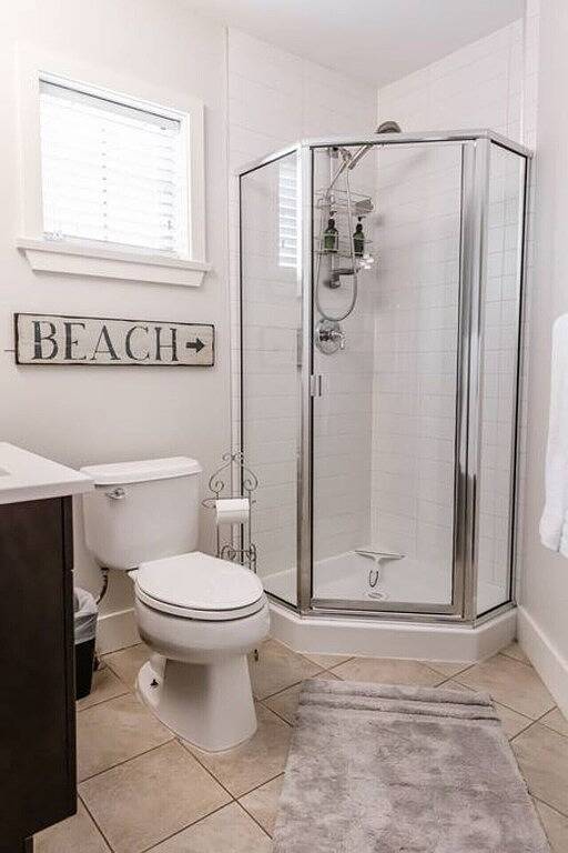 Ganze Wohnung, Casa del Mar! Pool, Tub & Refreshing Lakefront Resort in West Kelowna, Crystal Mountain