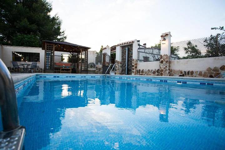 Casa rural para 16 personas, con vistas además de piscina y jardín en Cobisa - 3