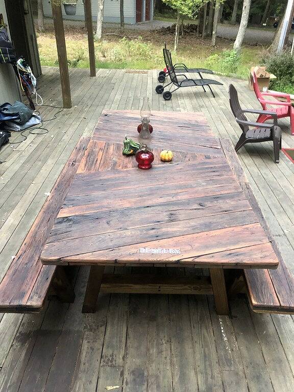 Vacation rental for 12 people, with hot tub and yard in Deep Creek Lake