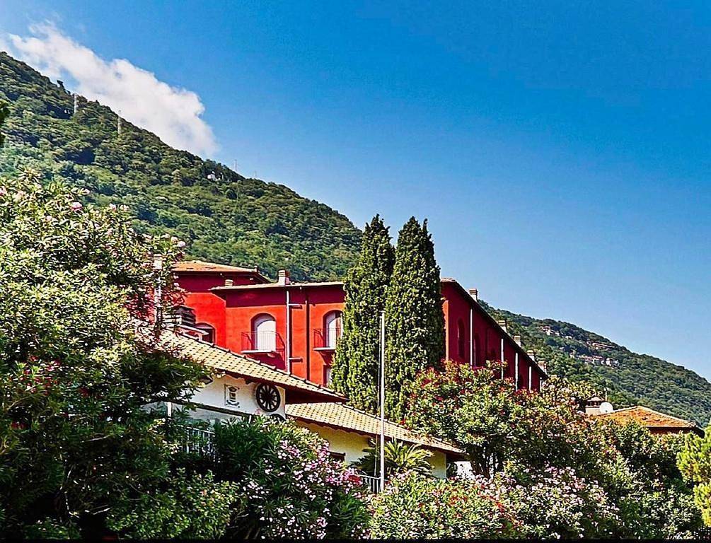 Ganze Ferienwohnung, Appartement "Comomeer" mit Aussicht auf das Wasser in Acquaseria, Comune di San Siro