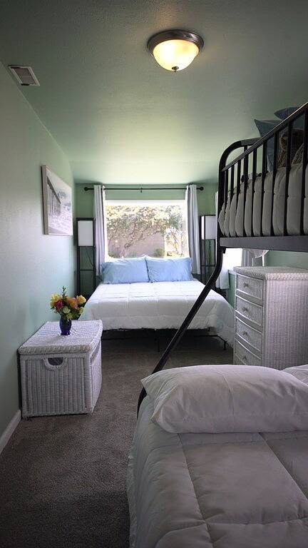 The Coasty Cabin - Private Home - 2 blks to beach - Pets Ok! - Enclosed Backyard in Oceanlake, Lincoln City