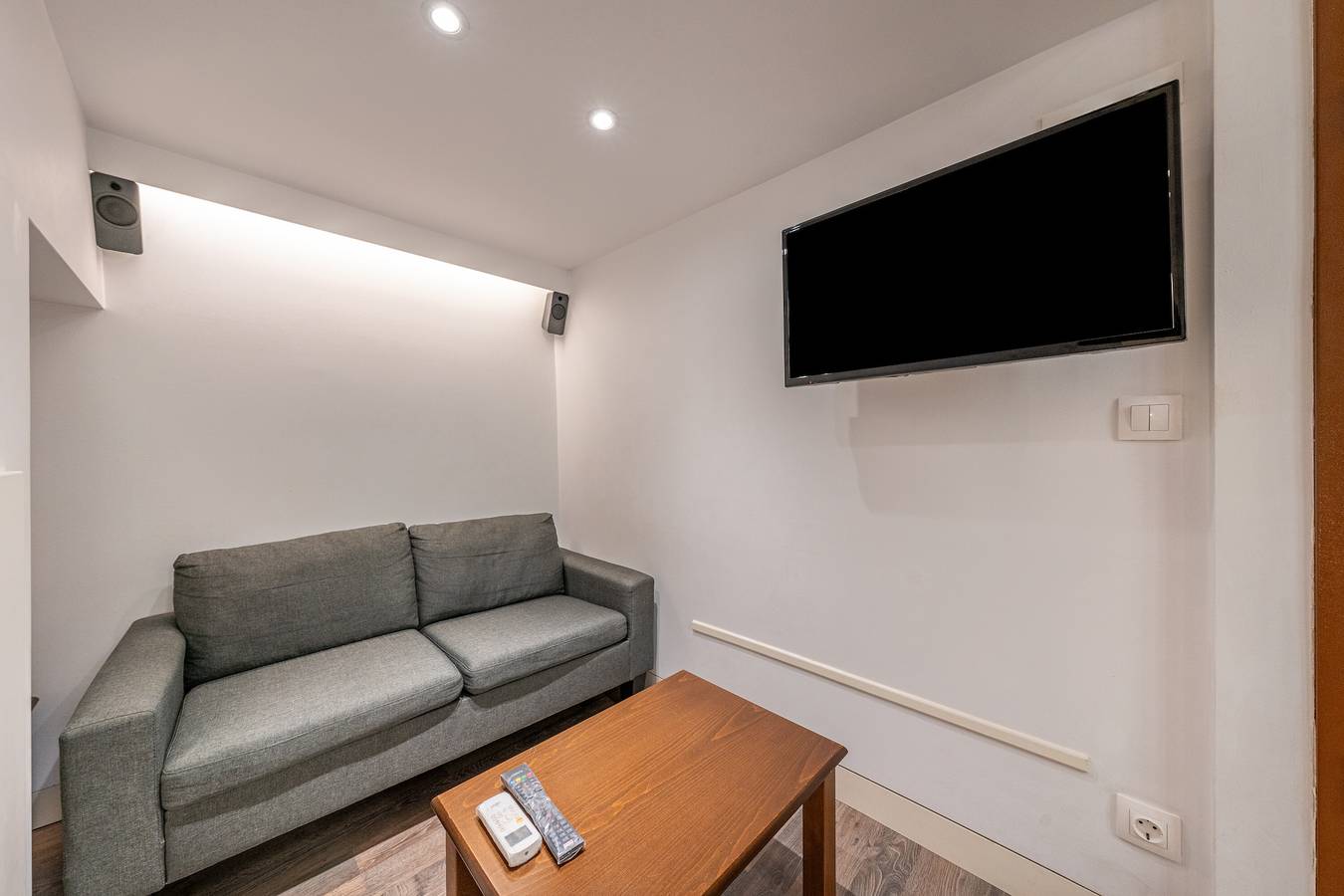 Entire apartment, Apartment 'Adorable Unique' with Wi-Fi and Air Conditioning in Corfu (city), Corfu