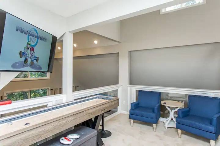 Vacation rental for 11 people, with pool and yard as well as hot tub, with pets in Massanutten