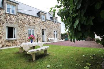 Gîte pour 6 personnes, avec jardin, animaux acceptés à Teurthéville-Bocage