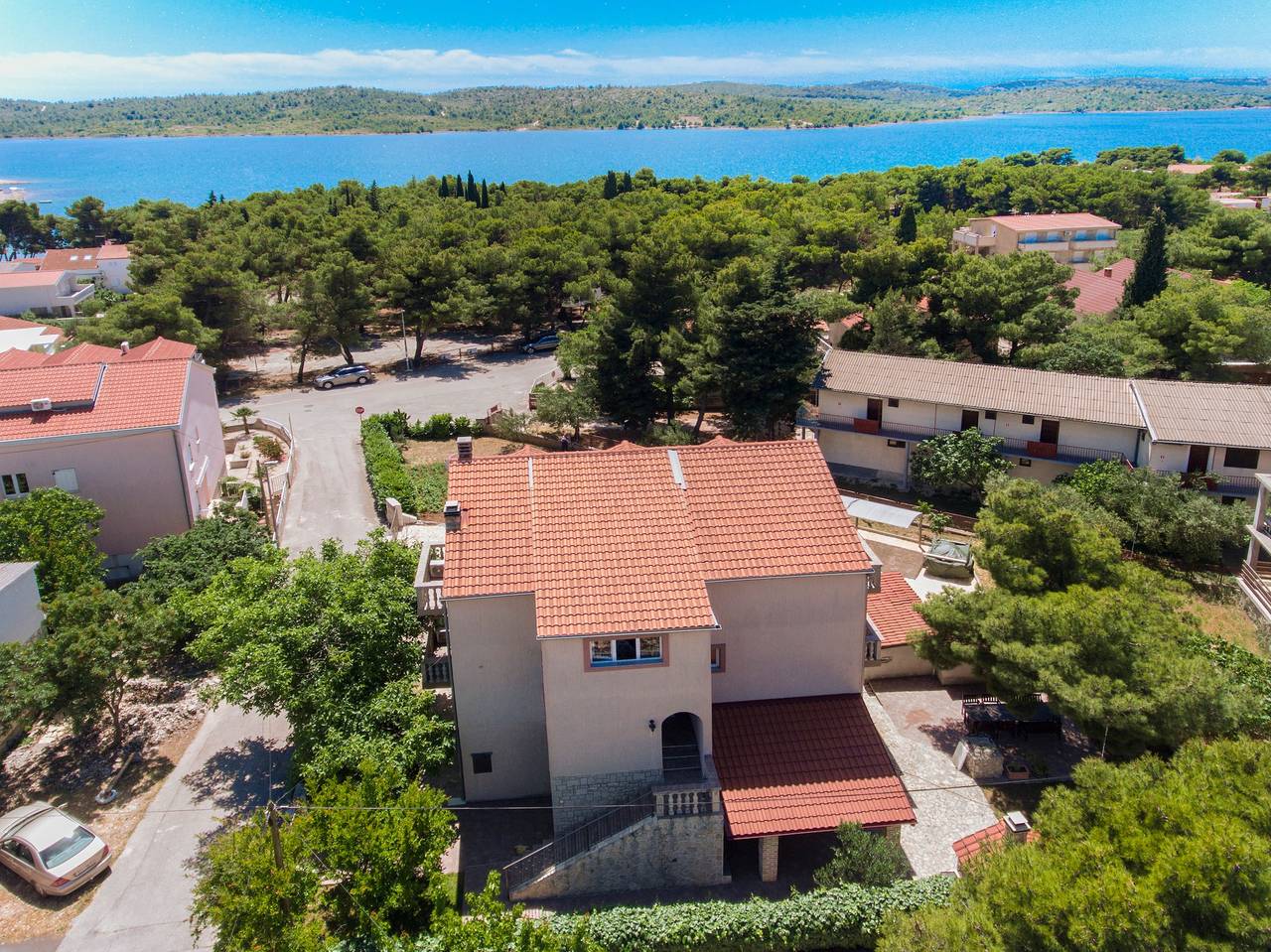 Ganze Wohnung, 3-Zimmer-Ferienwohnung mit Terrasse Pirovac, Sibenik A-6280-c in Pirovac, Šibenik-Knin