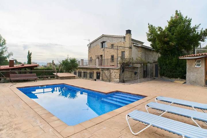 Chalet para 6 personas, con Terraza además de Jardín y Piscina en El Bages