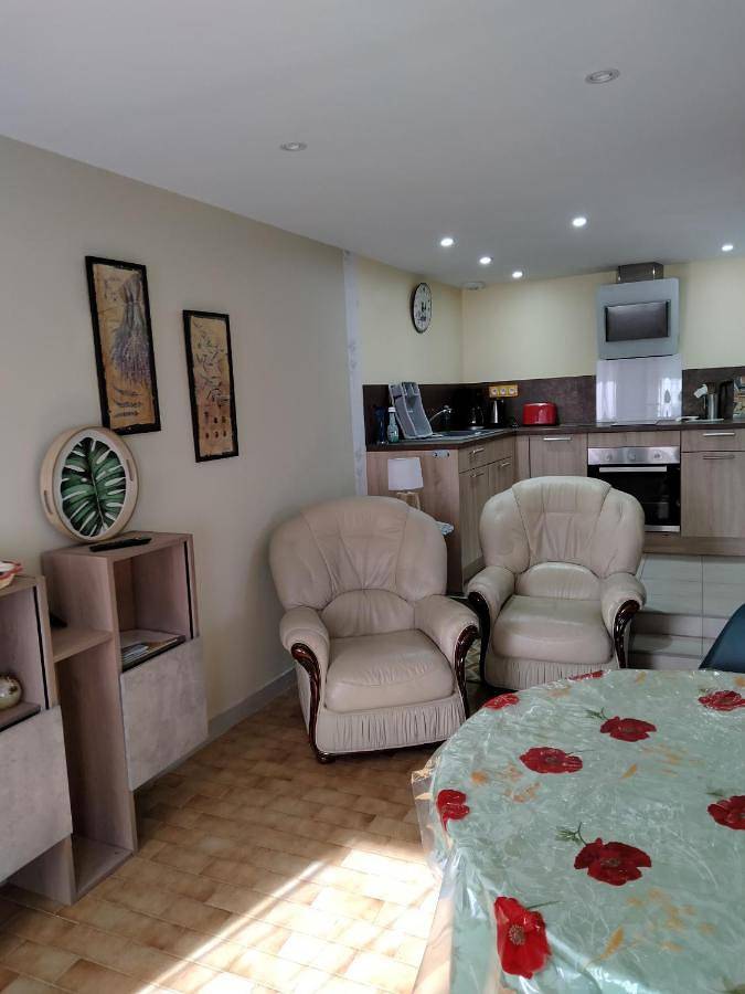 Gîte pour 2 personnes, avec jardin ainsi que terrasse et vue à La Canourgue - 3