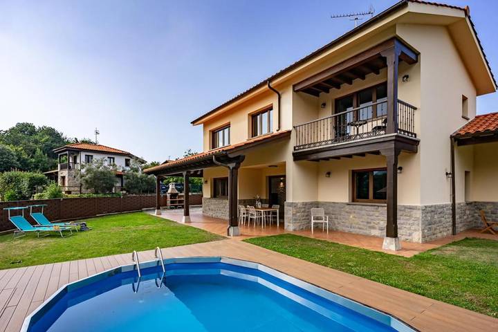 Casa rural para 8 personas, con Jardín además de Piscina y Vistas en Ribadesella