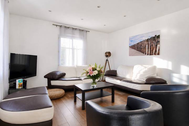 Location de vacances pour 12 personnes, avec jardin ainsi que vue et terrasse à La Guérinière - 4