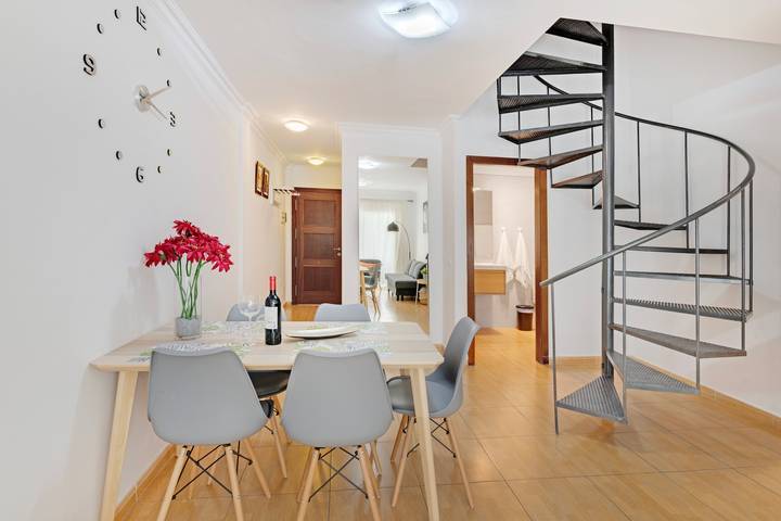 Apartamento entero, Apartamento 'Olia' con terraza privada, balcón y aire acondicionado in Los Llanos, Los Llanos de Aridane